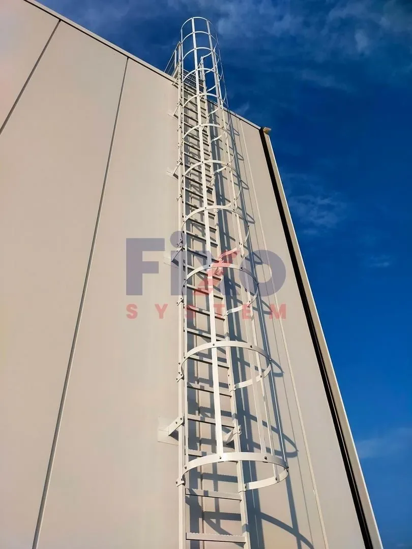 Stały dostęp na dach budynku — FIXO SYSTEM